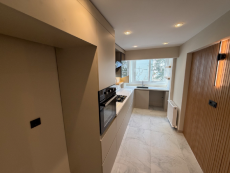 Corner Mezzanine Flat Close To The Street On The Press Site