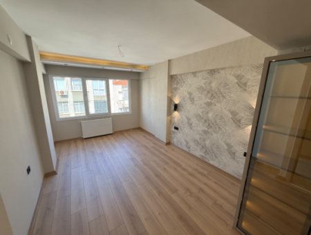 Corner Mezzanine Flat Close To The Street On The Press Site