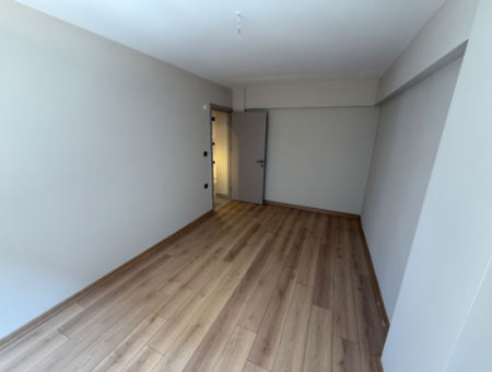 Corner Mezzanine Flat Close To The Street On The Press Site