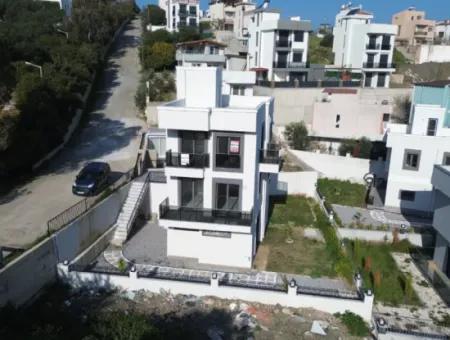 Ultra Luxury Detached Villa In A Beach Site In Akarca