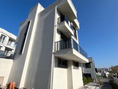 Ultra Luxury Detached Villa In A Beach Site In Akarca