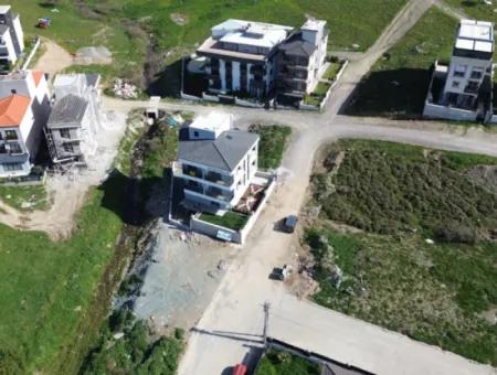 Brand New 1 1 Flat With Garden Use In Seferihisar Çolakibrahimbey Neighborhood