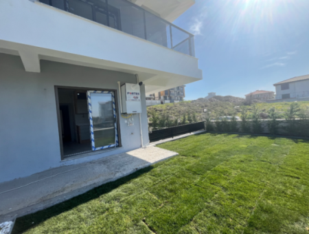 Brand New 1 1 Flat With Garden Use In Seferihisar Çolakibrahimbey Neighborhood
