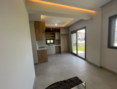 Brand New 1 1 Flat With Garden Use In Seferihisar Çolakibrahimbey Neighborhood