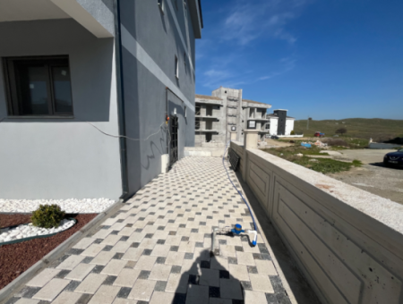 Brand New 1 1 Flat With Garden Use In Seferihisar Çolakibrahimbey Neighborhood