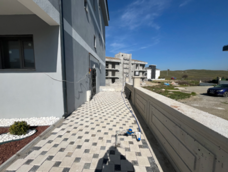 Brand New 1 1 Flat With Garden Use In Seferihisar Çolakibrahimbey Neighborhood