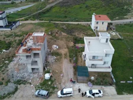 275 M² Villa Zoned Land For Sale In Seferihisar Akarca