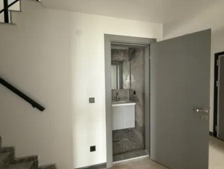 New Villa With Modern Architecture In Seferihisar Tepecik