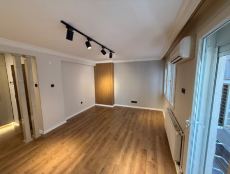 Corner With Full Renovation Mezzanine Elevator On The Street In Göztepe