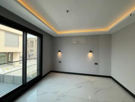 Villa With Detached Pool For Rent In The Mansions Area In Seferihisar Bahçeşehir