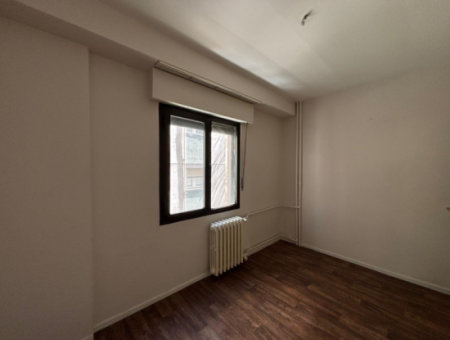 Alsancak Poet Eşref Boulevard 3 1 115M2 Flat For Rent!