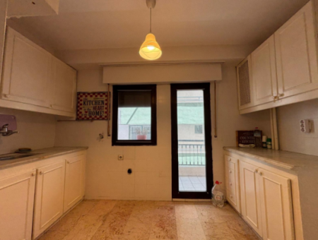Alsancak Poet Eşref Boulevard 3 1 115M2 Flat For Rent!