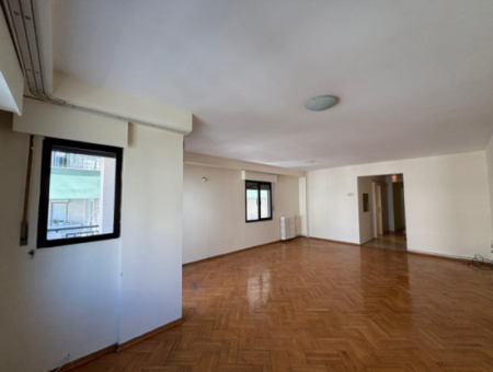 Alsancak Poet Eşref Boulevard 3 1 115M2 Flat For Rent!
