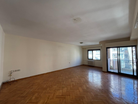Alsancak Poet Eşref Boulevard 3 1 115M2 Flat For Rent!