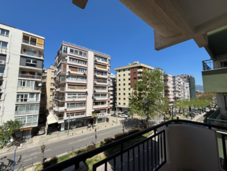 Alsancak Poet Eşref Boulevard 3 1 115M2 Flat For Rent!