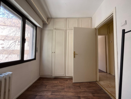 Alsancak Poet Eşref Boulevard 3 1 115M2 Flat For Rent!