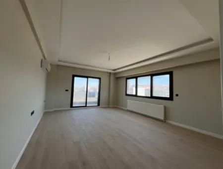 Spacious 3 1 Flat For Rent Near The Center In Seferihsar