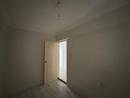 Alsancak Cyprus Martyrs Near Empty 2 1 Opportunity Flat For Rent
