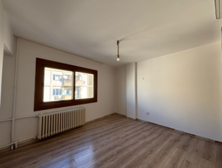 Alsancak Dutlu Street Mevkii Corner 3 1 6Th Floor 110M2 Flat For Rent