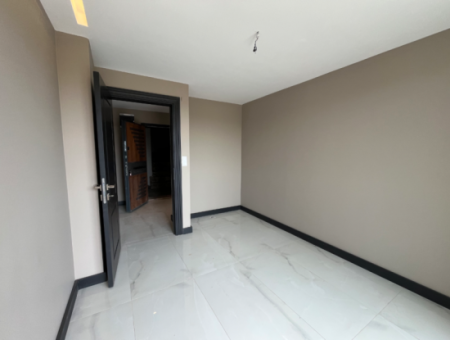 Luxury 2 1 Flats For Sale In A Complex With A Pool In Seferihisar Çolakibrahimbey Neighborhood