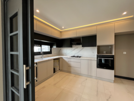 Luxury 2 1 Flats For Sale In A Complex With A Pool In Seferihisar Çolakibrahimbey Neighborhood