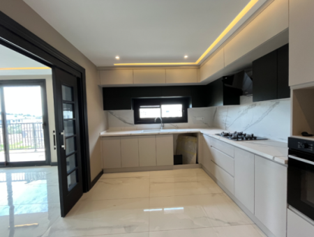 Luxury 2 1 Flats For Sale In A Complex With A Pool In Seferihisar Çolakibrahimbey Neighborhood