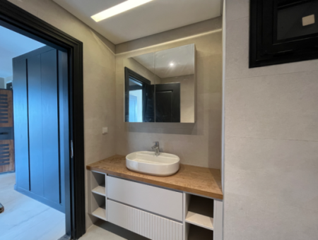 Luxury 2 1 Flats For Sale In A Complex With A Pool In Seferihisar Çolakibrahimbey Neighborhood