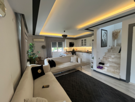 Duplex Villa With Corner Location, Large Garden, Terrace In Seferihisar Çolakibrahimbey
