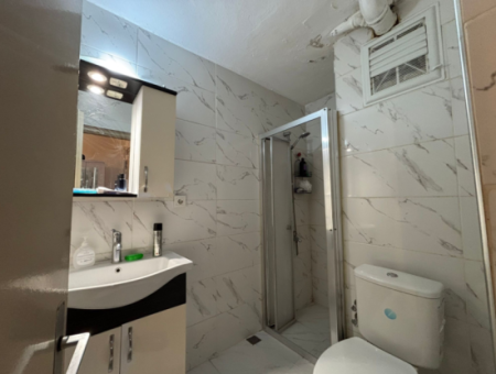 Alsancak Dünyagöz Hospital. 2 1 Flat For Sale With Parking Near