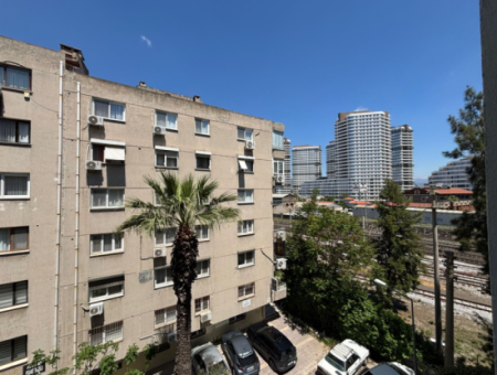 Alsancak Dünyagöz Hospital. 2 1 Flat For Sale With Parking Near