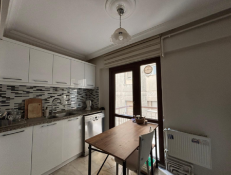 3Rd Floor 130M2 Furnished Flat For Rent In Alsancak Poet Eşreft