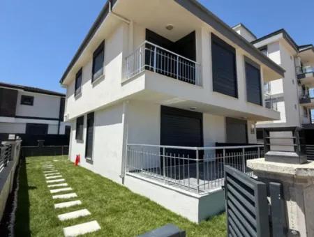 Modern And Comfortable Villa In Seferihisar Camikebir