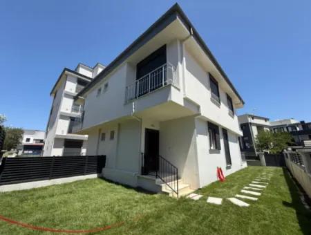 Modern And Comfortable Villa In Seferihisar Camikebir