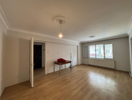 1St Floor Combi Flat For Rent On Alsancak Kahramanlar Akincilar Street!