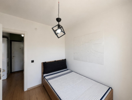 1St Floor Combi Flat For Rent On Alsancak Kahramanlar Akincilar Street!