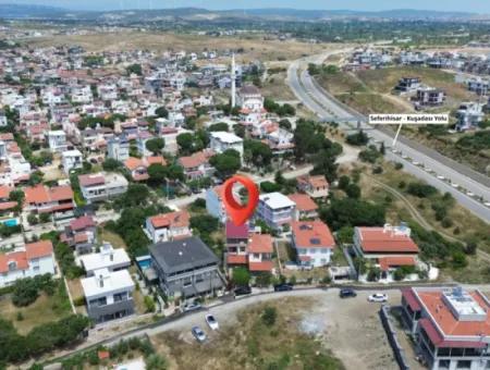 Villa In Seferihisar Akarca, Close To The Sea, Offering A Large And Pleasant Living Space With A Detached Taste