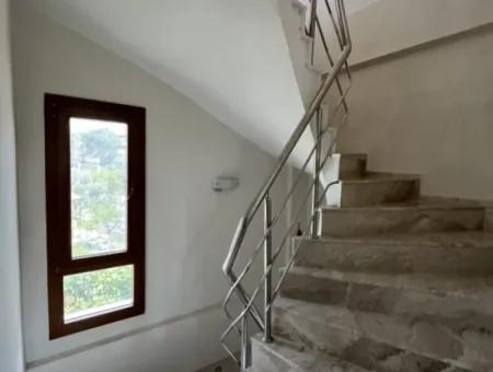 Villa In Seferihisar Akarca, Close To The Sea, Offering A Large And Pleasant Living Space With A Detached Taste