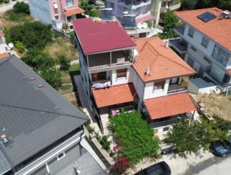 Villa In Seferihisar Akarca, Close To The Sea, Offering A Large And Pleasant Living Space With A Detached Taste