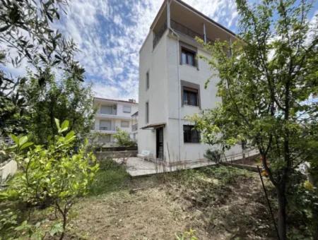 Villa In Seferihisar Akarca, Close To The Sea, Offering A Large And Pleasant Living Space With A Detached Taste