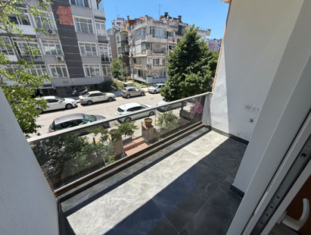 Fully Renovated Mezzanine Floor With Parking Lot Next To Göztepe Stadium In Güzelyali
