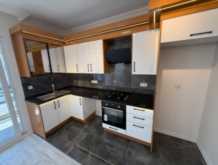 Fully Renovated Mezzanine Floor With Parking Lot Next To Göztepe Stadium In Güzelyali