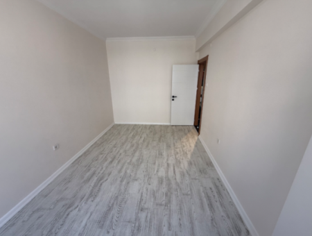 Fully Renovated Mezzanine Floor With Parking Lot Next To Göztepe Stadium In Güzelyali