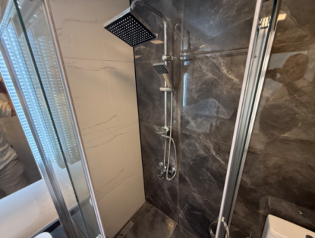 Fully Renovated Mezzanine Floor With Parking Lot Next To Göztepe Stadium In Güzelyali