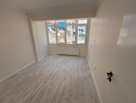 Fully Renovated Mezzanine Floor With Parking Lot Next To Göztepe Stadium In Güzelyali