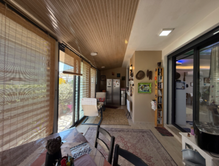 Villa Offering Comfortable And Pleasant Living Space In Seferihisar Akarca