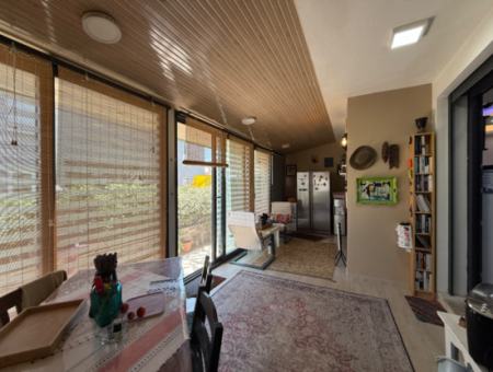 Villa Offering Comfortable And Pleasant Living Space In Seferihisar Akarca