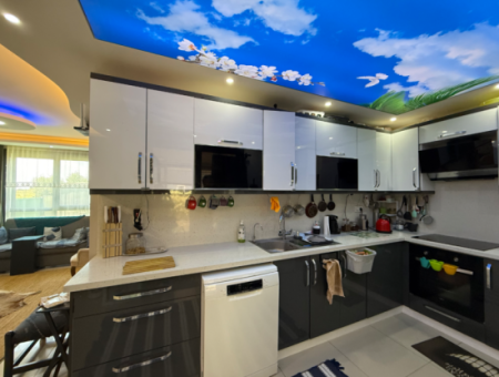 Villa Offering Comfortable And Pleasant Living Space In Seferihisar Akarca