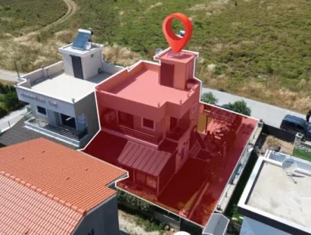 Villa Offering Comfortable And Pleasant Living Space In Seferihisar Akarca