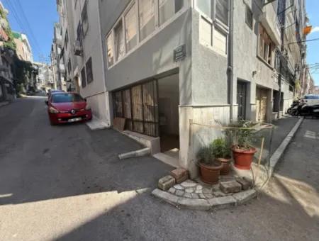 Located Very Close To The Main Street In Küçükyalı, 30 M2 Shop