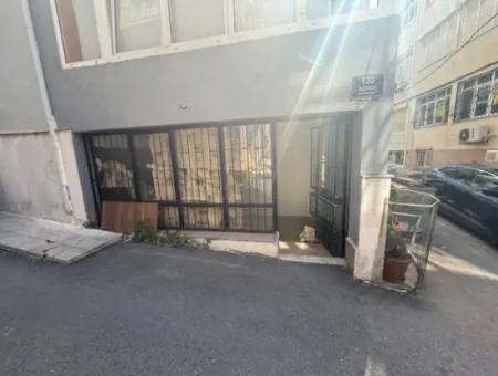 Located Very Close To The Main Street In Küçükyalı, 30 M2 Shop